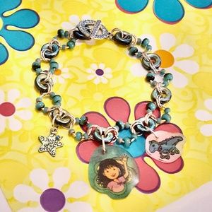 Groovy Girls Shrinkalicious Doll and Pet Lizard Charm Beaded Chain Bracelet